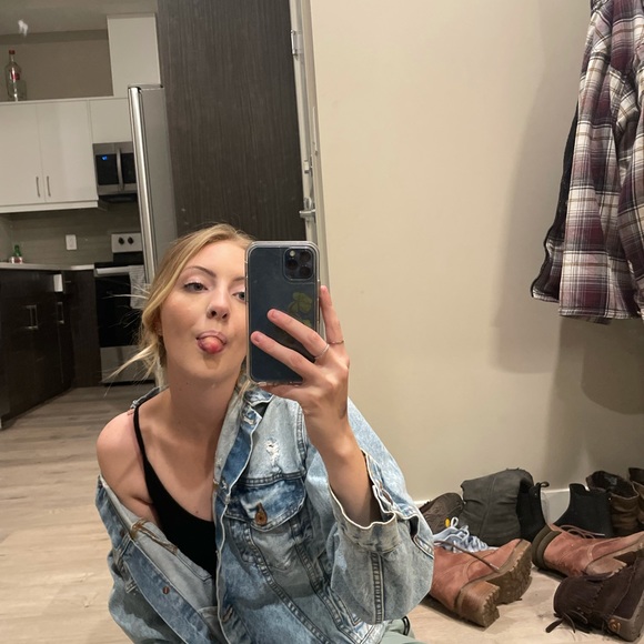 Julianne😊 - Picture 2 of 16